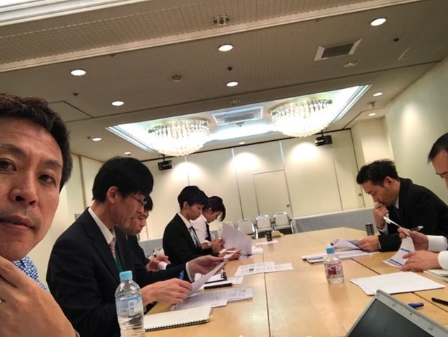 161128ミーティング風景自撮り